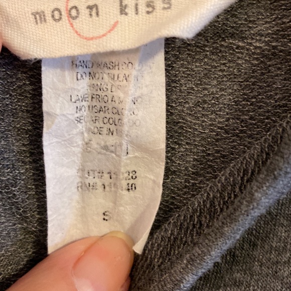 Gray cold shoulder romper - Picture 4 of 5